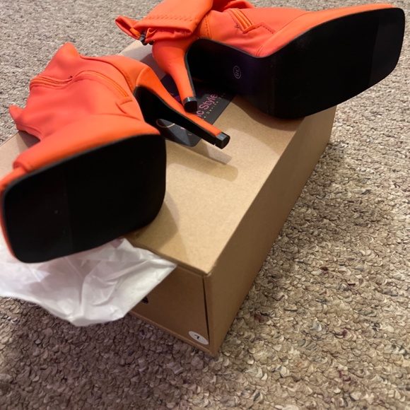 Orange peel toe booties - Picture 2 of 2